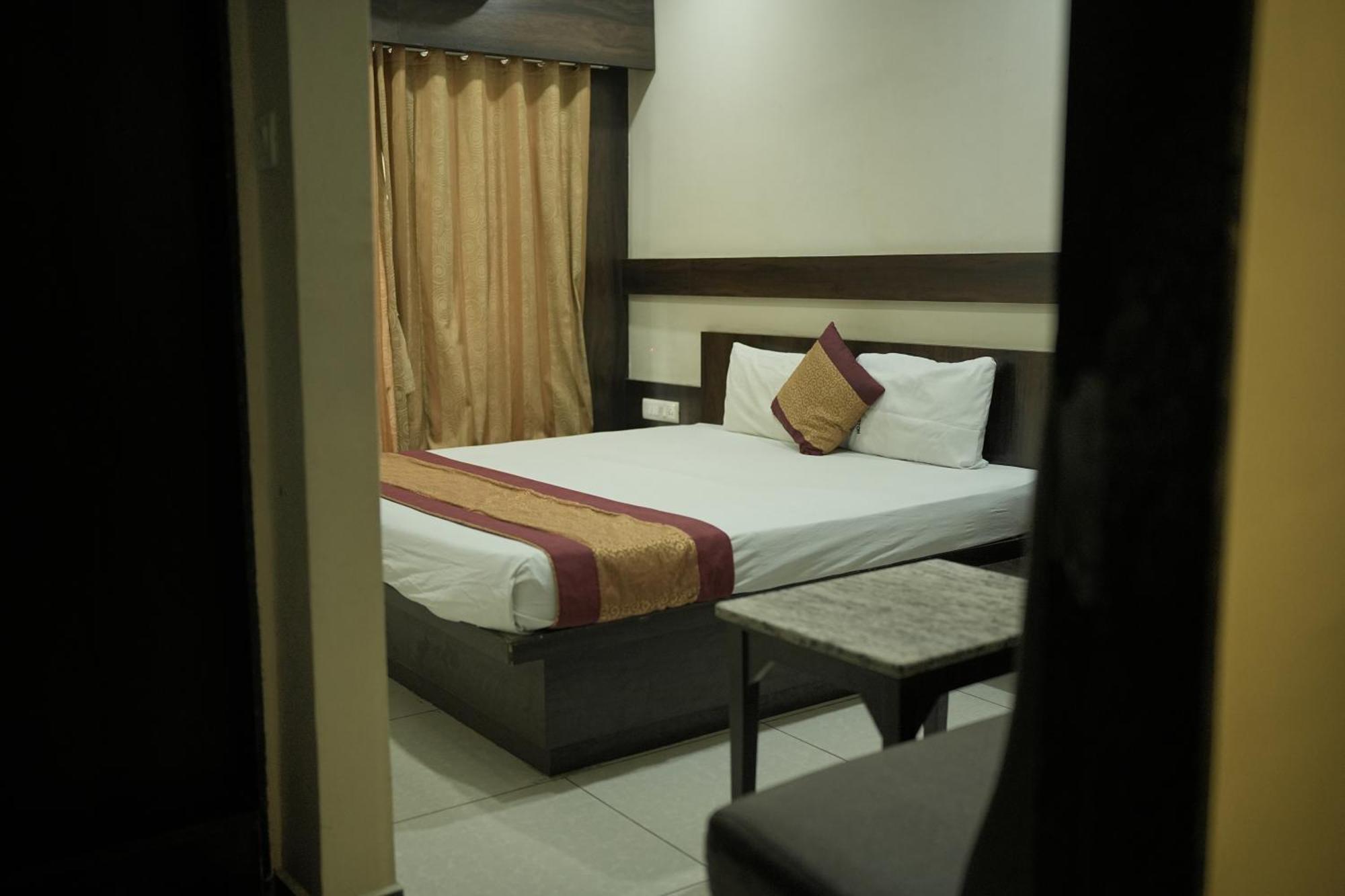 Atharva Hotel Kalaburagi Exterior photo