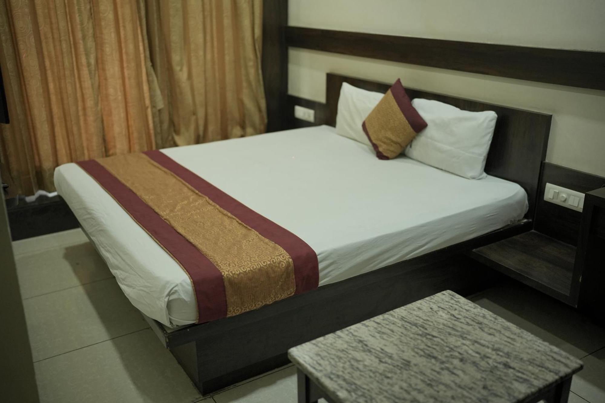Atharva Hotel Kalaburagi Exterior photo