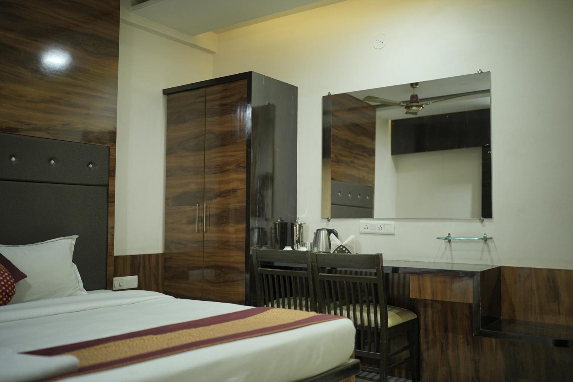 Atharva Hotel Kalaburagi Exterior photo